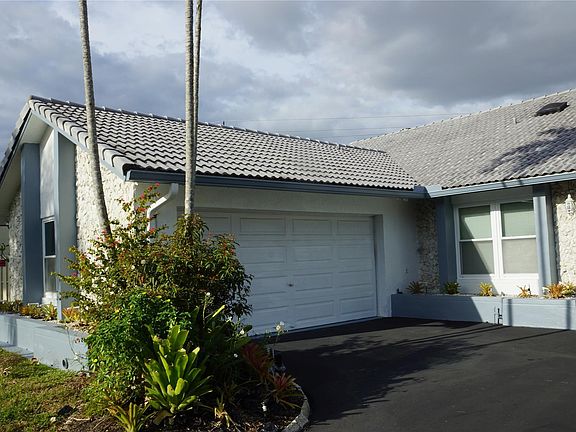 3rd image of 1720 NW 93 Terrace
