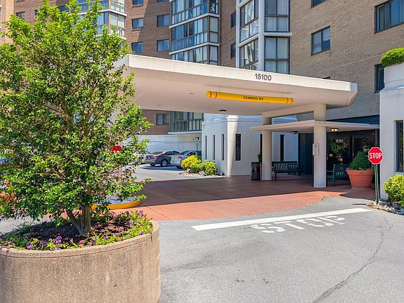 2nd image of 15100 Interlachen Dr #4110