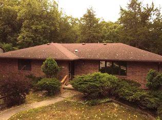 710 Ridge Rd, Decorah, IA 52101