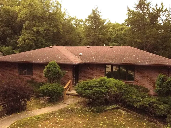 710 Ridge Rd, Decorah, IA 52101
