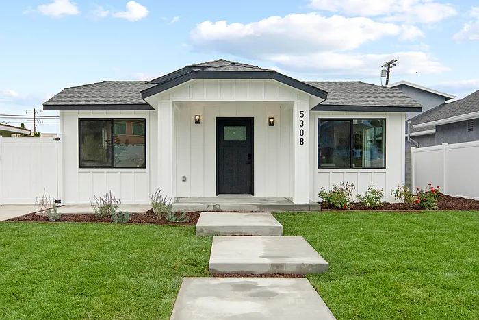 5308 S Victoria Ave — Photo 5