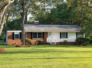 6301 Roblyn Rd, Greensboro, NC 27410