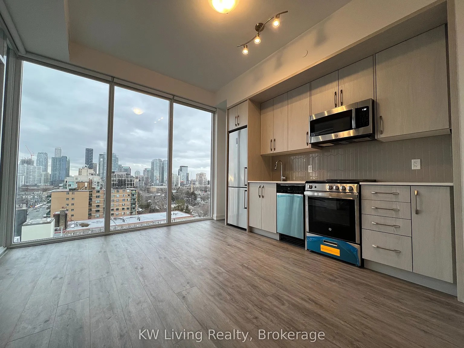 Cardiff Condo — Photo 2