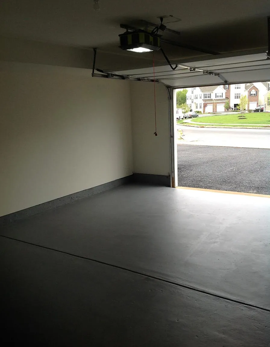 3 bed, 2.5 bath, 2300 sqft, $2,500 — Photo 3