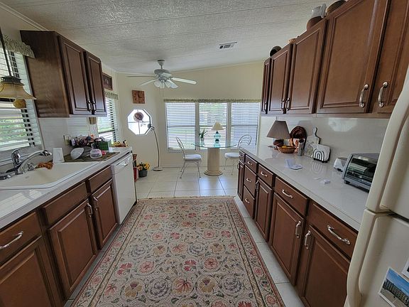 3rd image of 7953 SE Saratoga Drive