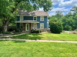 618 5th St, Baldwin City, KS 66006