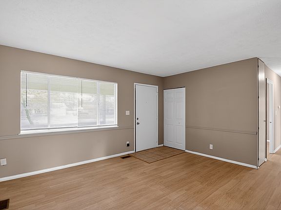 5th image of 3908 N Mitthoefer Rd