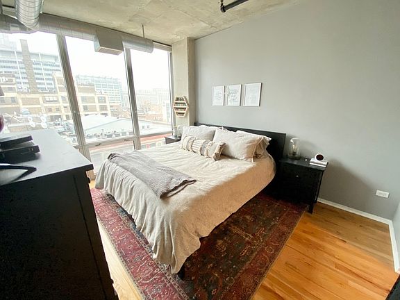 5th image of 700 W Van Buren St APT 1201