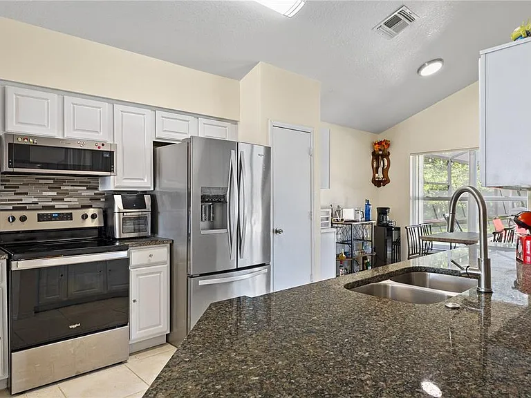 2629 Chatham Cir — Photo 7