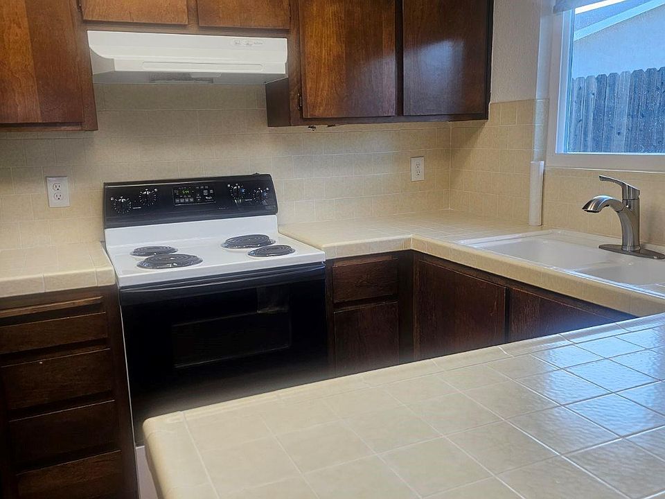 2nd image of 2323 S Aspen Grove Dr