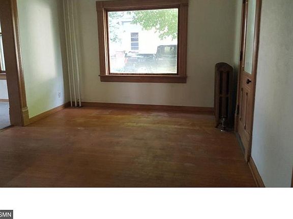 4th image of 1056 N Ash Ave