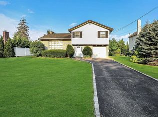 43 Evelyn Rd, West Islip, NY 11795