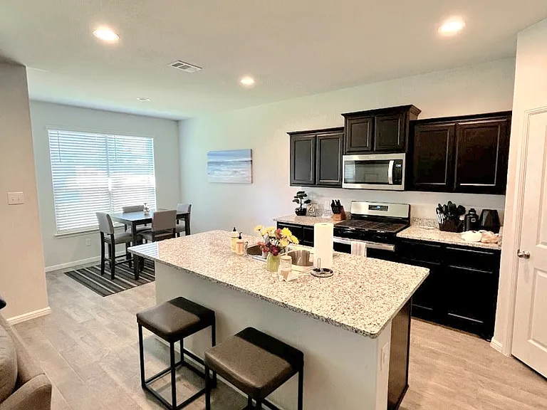 321 Youngblood Ln — Photo 4