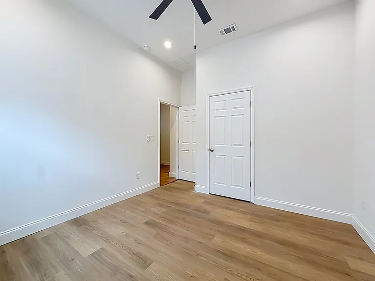 2250 W 13th St — Photo 20