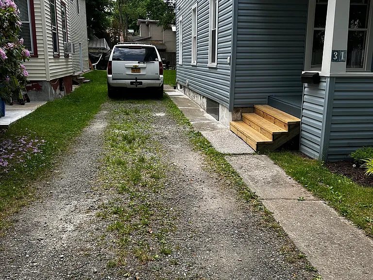 31 Maple Ave — Photo 3
