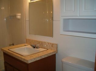 2512 N Rockton Ave APT 102, Rockford, IL 61103