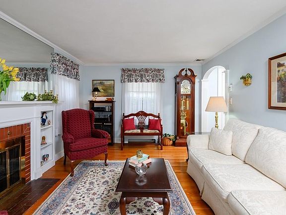 5th image of 112 Lincoln Ave