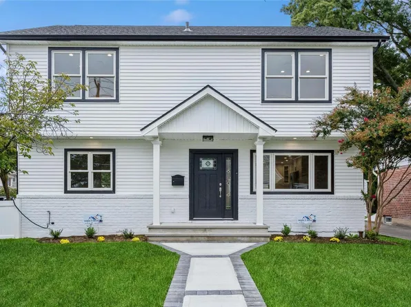 404 Garfield Avenue, Mineola, NY 11501