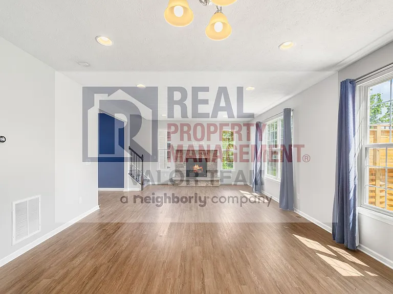 10275 Maryland St — Photo 5