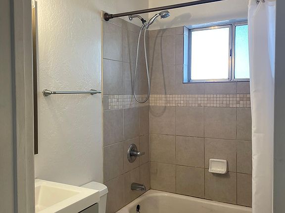 2nd image of 1041 Winnemucca Ave APT 6