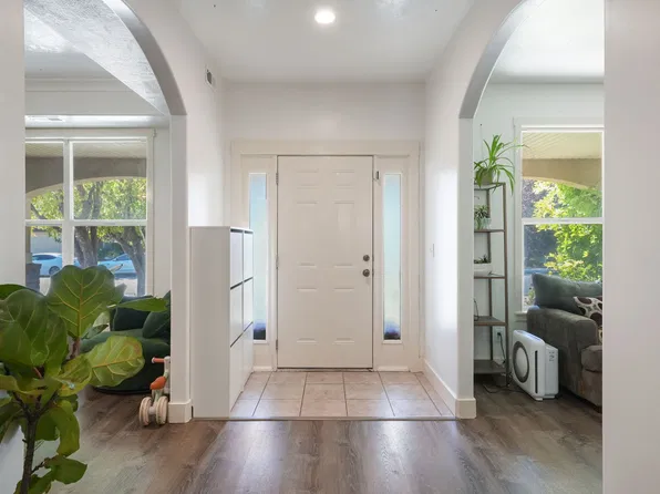 815 E Meadow Marsh Dr, Lehi, UT 84043