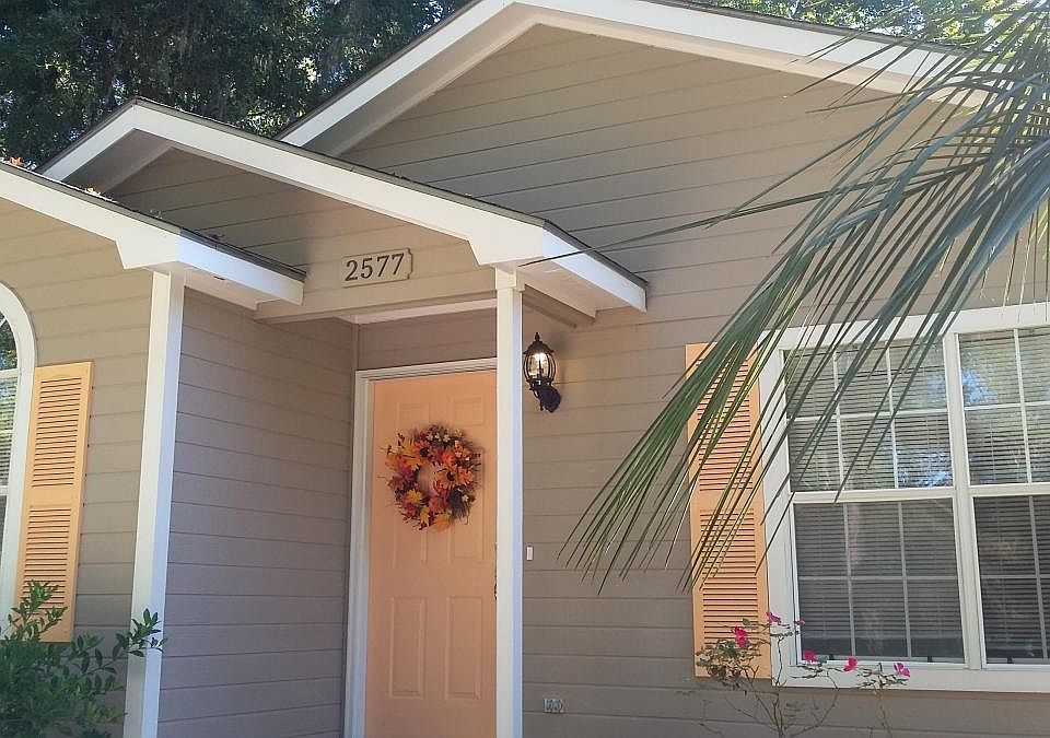 Lovely & peachy home in the NE. Close to hospitals, Publix,