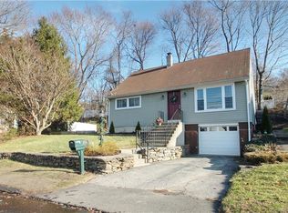 3 Berkshire Rd, Ansonia, CT 06401