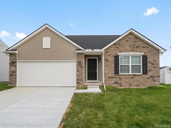 32501 Salt River Cir N, New Haven, MI 48048