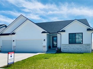 317 Summit Cir NW, Bondurant, IA 50035