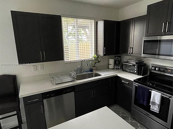 4th image of 2435 SE 10th St #2435