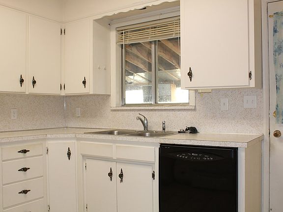 3rd image of 1494 Juniper Dr
