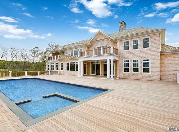 5th image of 12 Heatherwood Ln