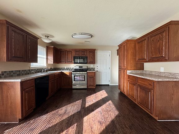 3rd image of 3317 Wells Dr