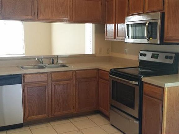 5th image of 1021 Manigan Ave