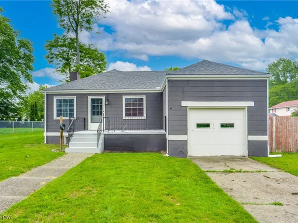160 11th St NE, New Philadelphia, OH 44663