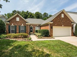 1230 Cochrane Woods Ln, Matthews, NC 28105