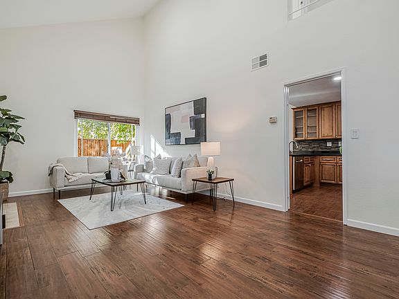 5th image of 34427 Benedick Ln