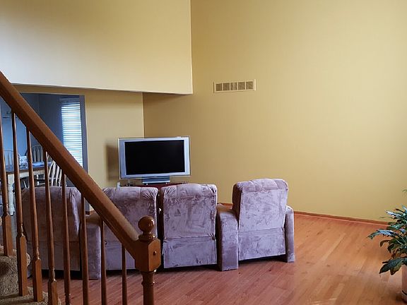 4th image of 12253 Churchill Ave
