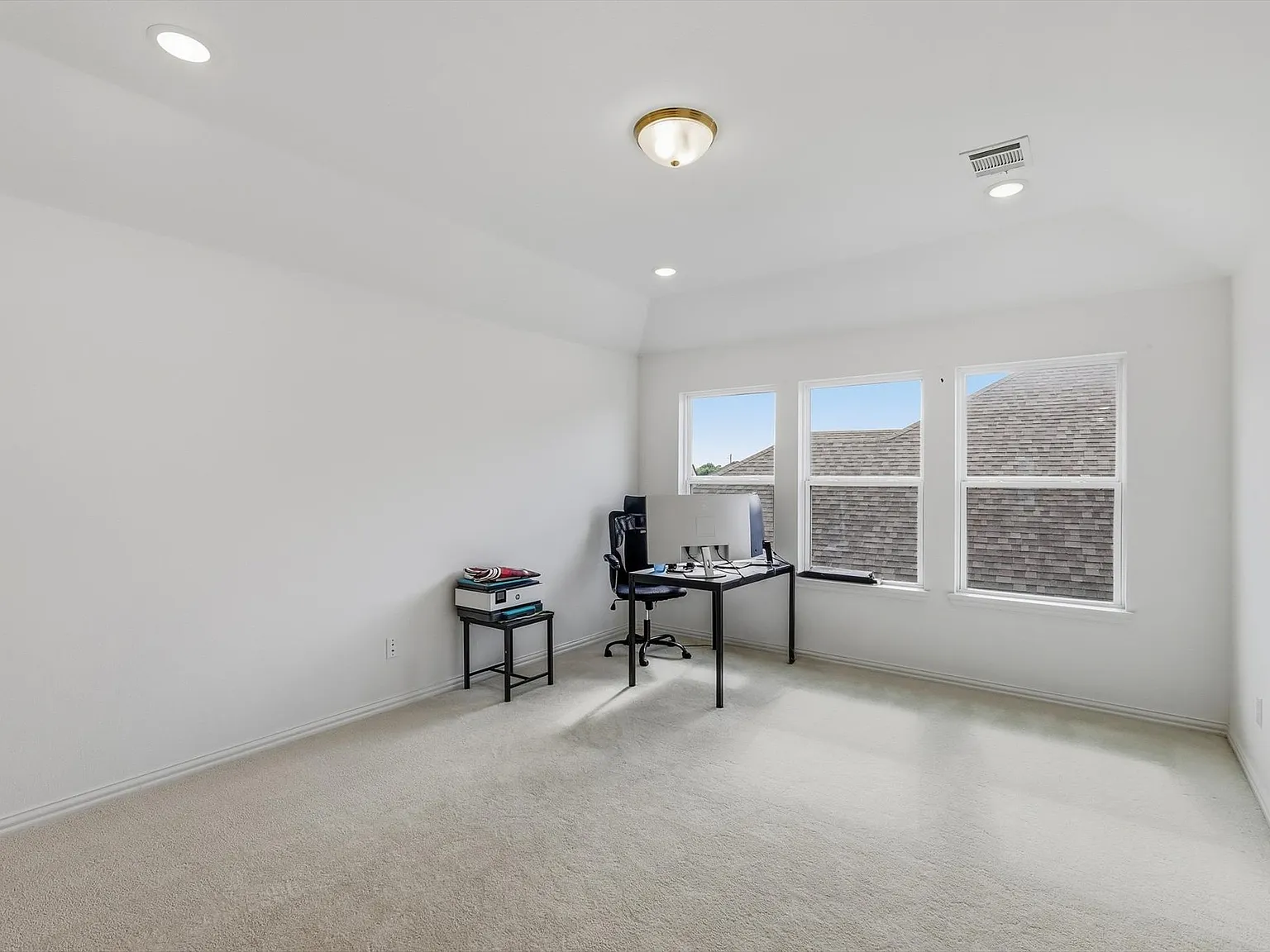 4 bed, 3316 sqft, $4,100 — Photo 3