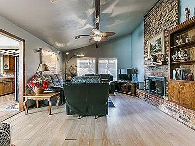 1721 N Gleason Ave — Photo 3