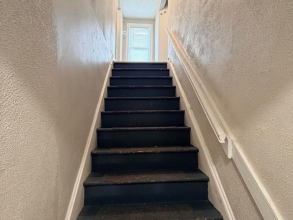 2nd image of 478 N Pennsylvania Ave APT 3