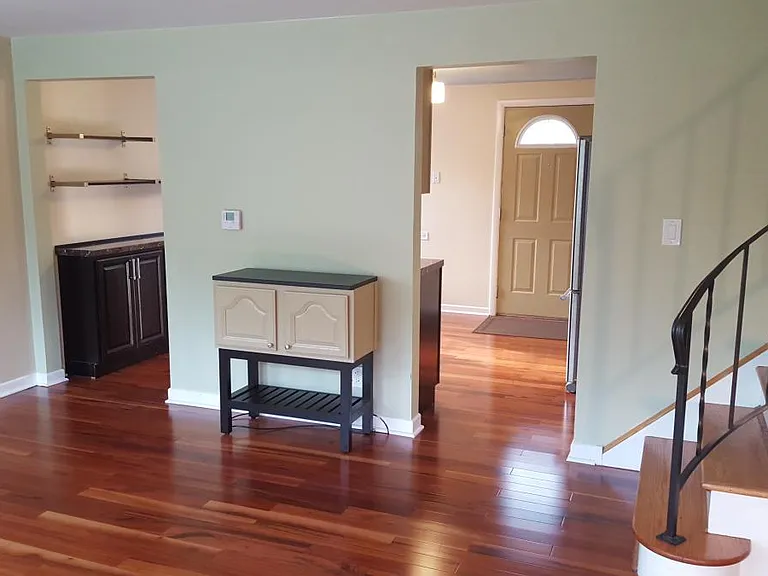 100 Hillgrove Ave #102 — Photo 6