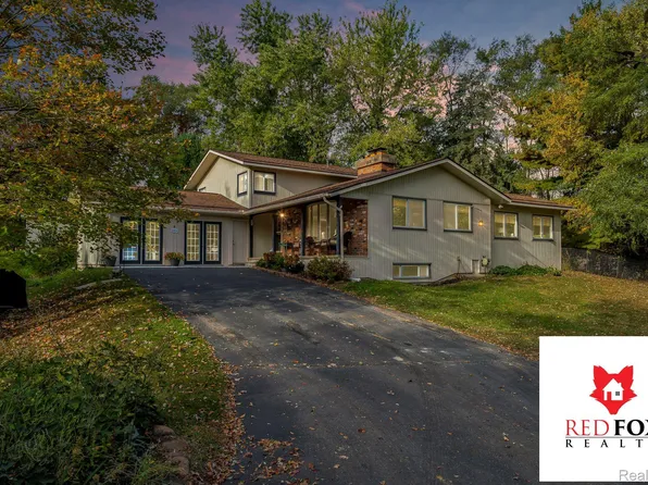 5365 Cedar Island Rd, White Lake, MI 48383