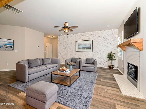 5th image of 272 Villa Grande Dr