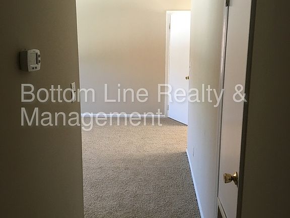 4th image of 921 Nottingham Dr APT 12
