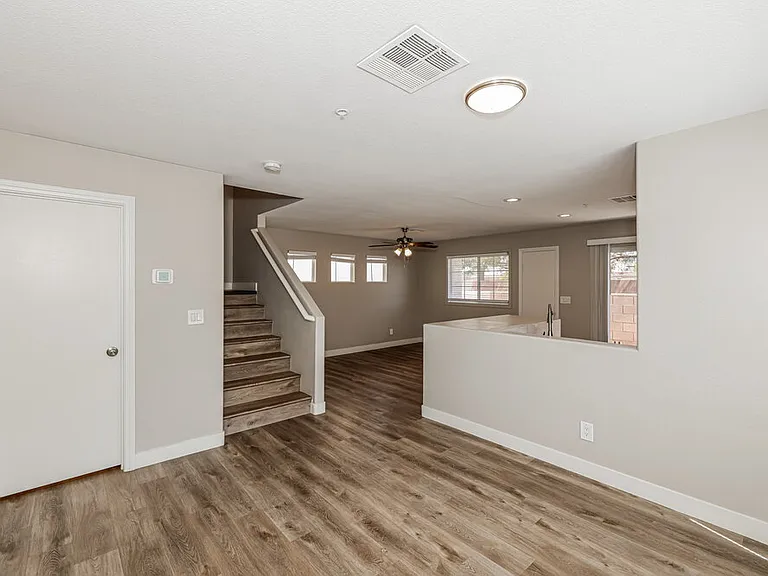 3010 Sunrise Bay Ave — Photo 5