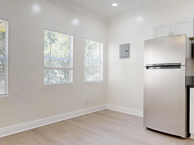 Loma Drive Apartments — Photo 17
