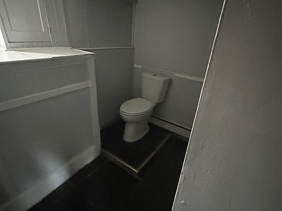 3rd image of 921 Columbia St Unit E