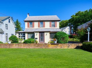 25525 Kensington Pl, Great Neck, NY 11020