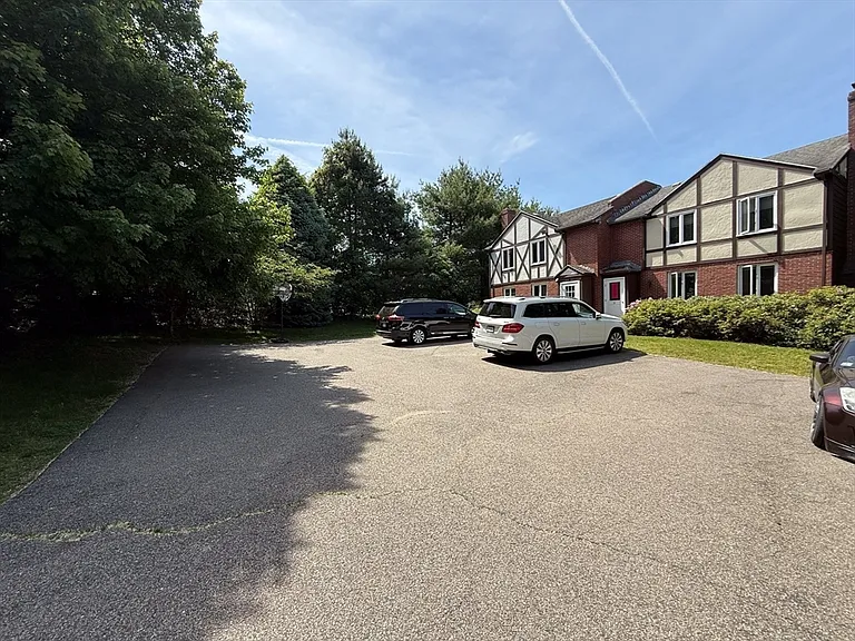 26 Hammond Pond Pkwy #0 — Photo 18